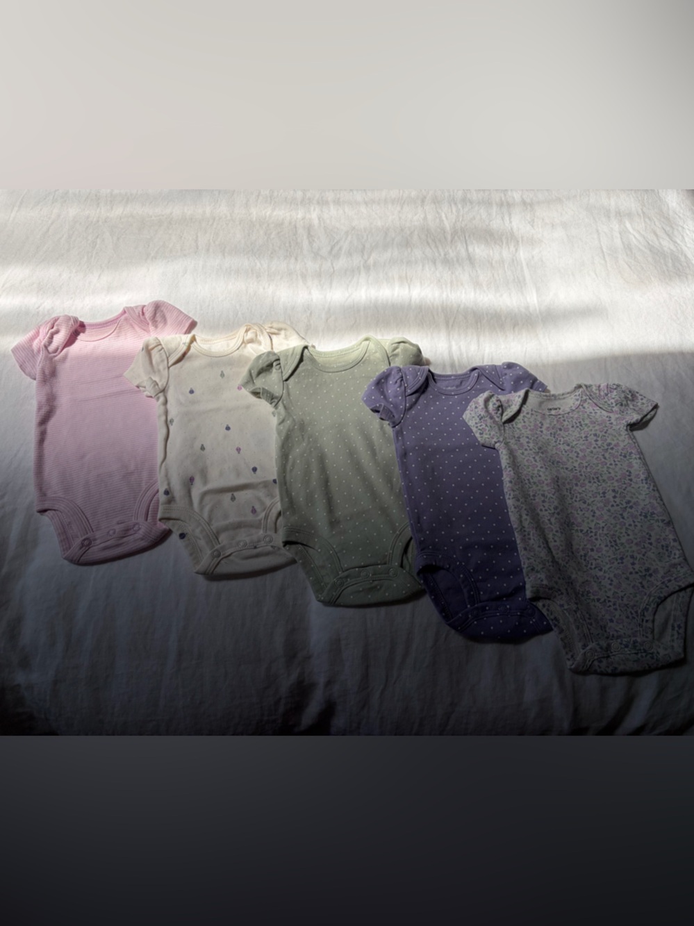 Carter’s - Set of 5 Pastel Baby Girls Short Sleeve Bodysuits - Like New - 3m